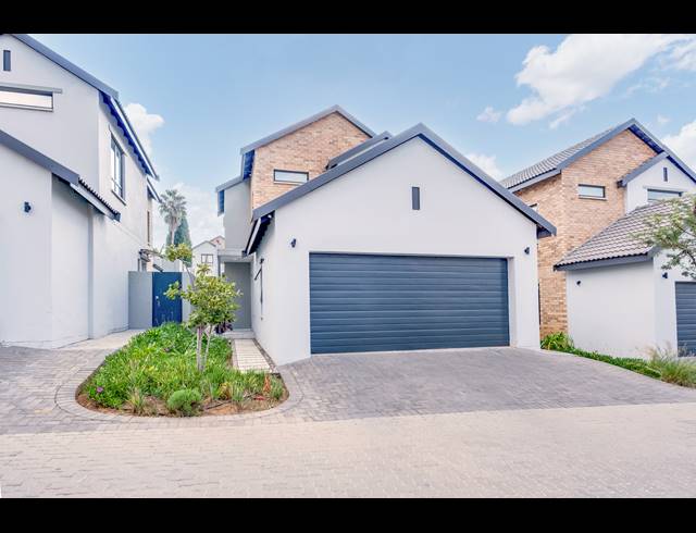 3 BEDROOM TOWNHOUSE FOR SALE IN BROADACRES